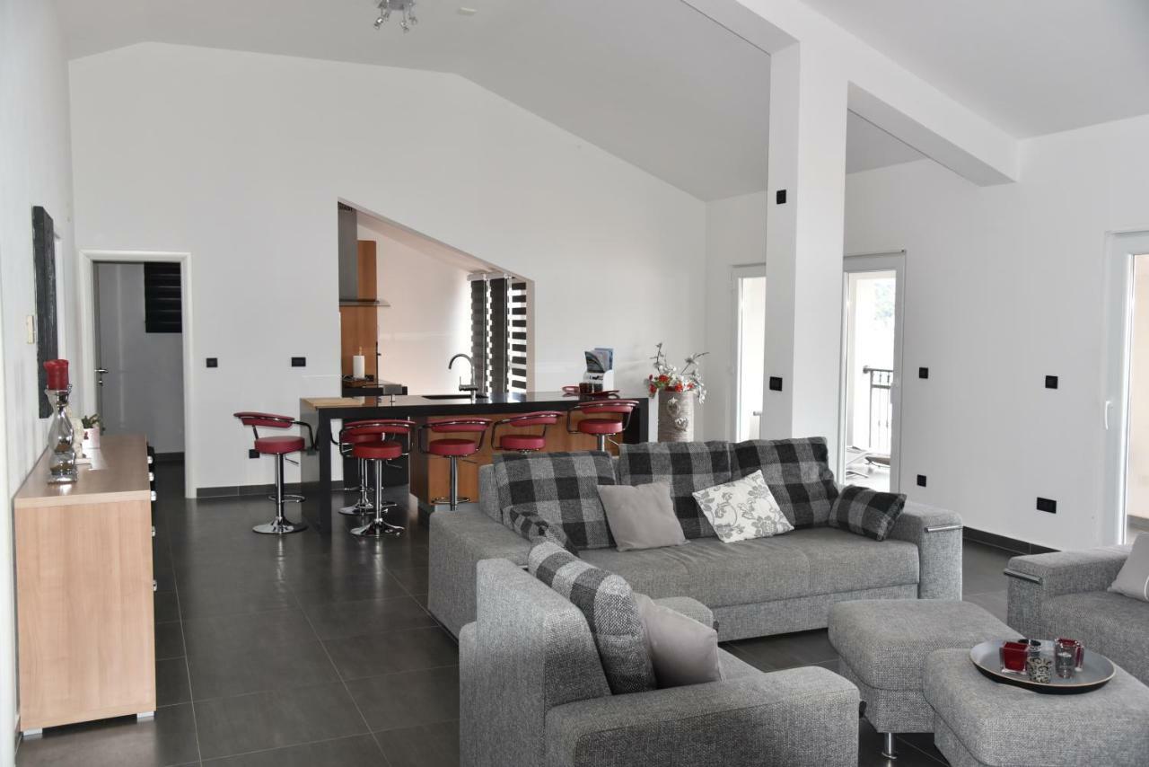 Villa Pina Appartment Chantos تيسنو المظهر الخارجي الصورة