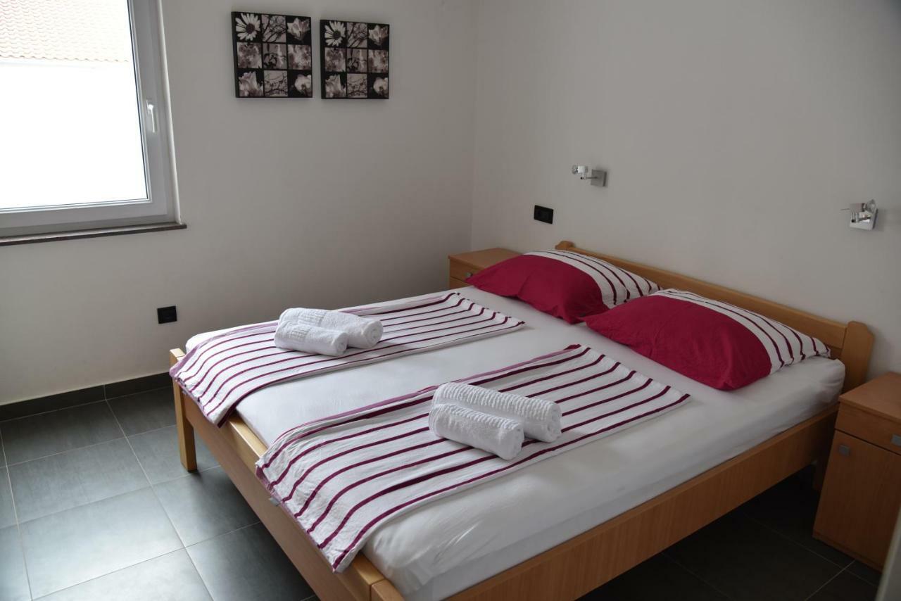 Villa Pina Appartment Chantos تيسنو المظهر الخارجي الصورة