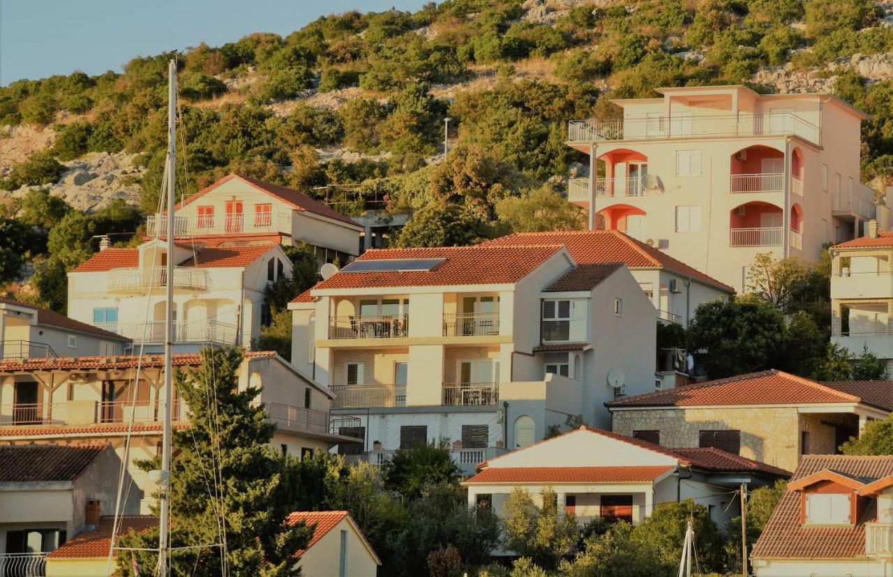 Villa Pina Appartment Chantos تيسنو المظهر الخارجي الصورة